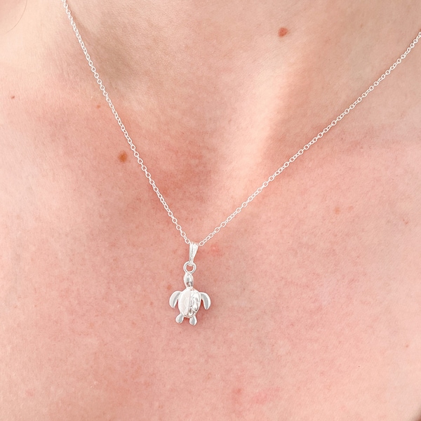 Collier pendentif tortue en argent sterling, bijoux tortue de mer, collier amoureux des animaux, cadeau inspiré de la plage