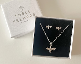 Bijensieradenset, zilveren bijhangerketting en oorknopjescadeauset, bijenoorbellen en ketting