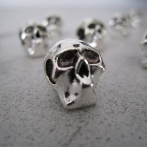 Perle Tête de mort crane  - 13x10x11mm, trou: 5mm - Argent antique en alliage - Perle pour bracelet et bijoux, collier, viking, gotique
