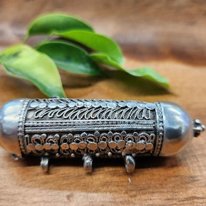 Vintage Yemeni Silver Amulet Pendant, Antique, 1900s, Middle Eastern Jewellery, Bedouin Pendant, Tribal Bride Jewelry Necklace, Bride Dowry