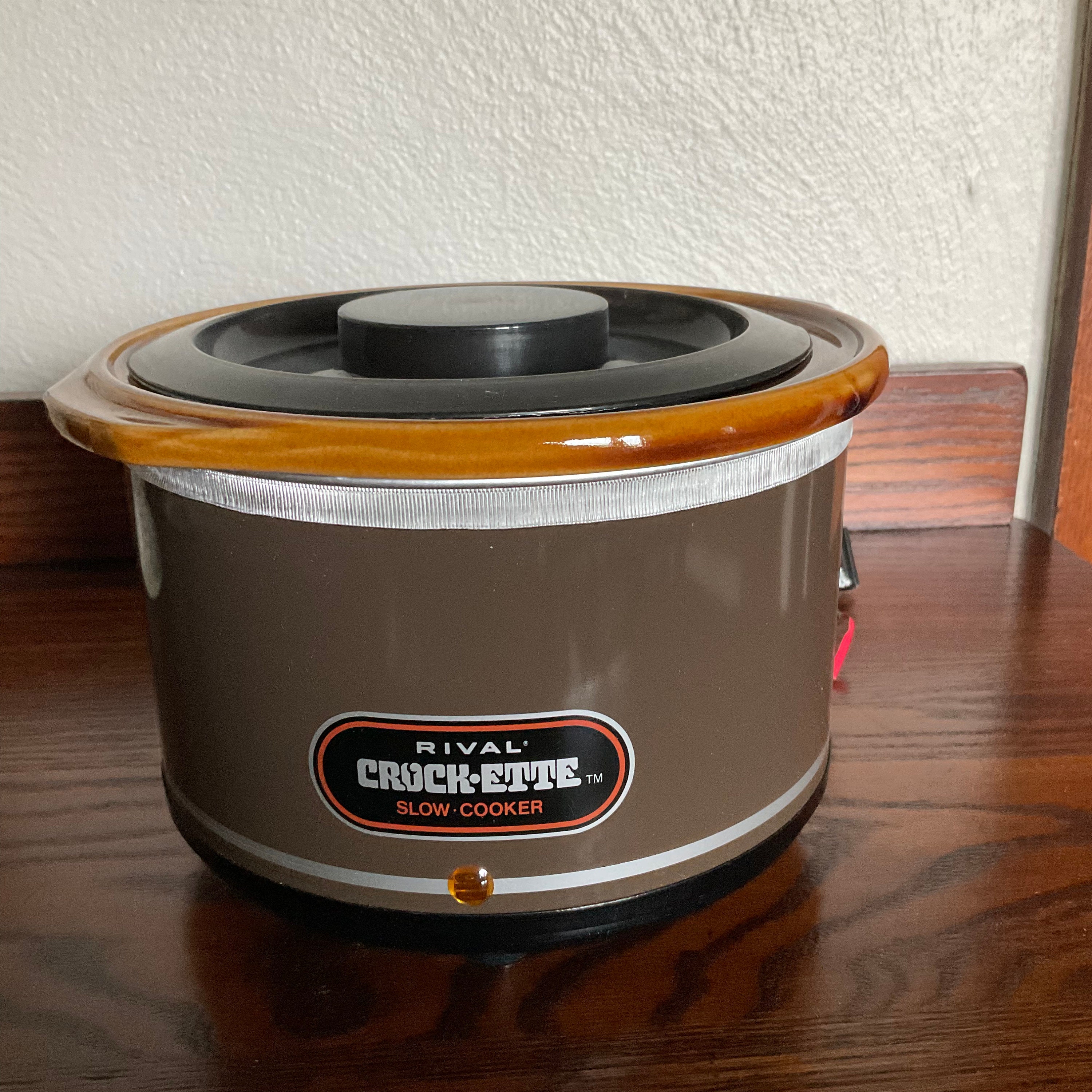 Rival Crock Pot Slow Cooker Oval With Removable Stoneware 5 1/2 Qt Model  3755
