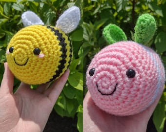 Peluche de abeja de ganchillo