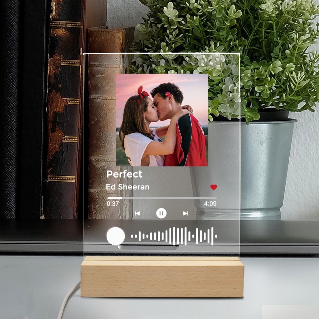 personalized-acrylic-song-with-photo-custom-transparent-music-plaque