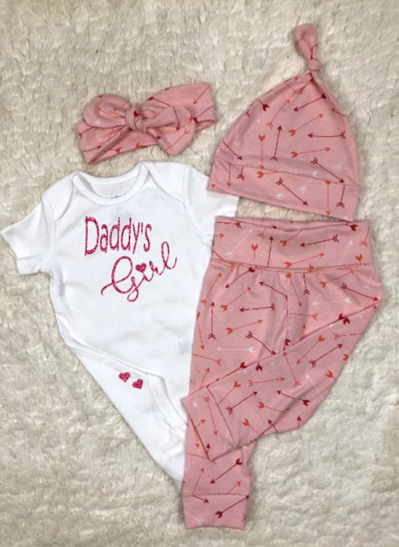 Daddy's Girl Baby Outfit: Pink Glitter Bodysuit, Pink Arrow Leggings, Hat, Headband