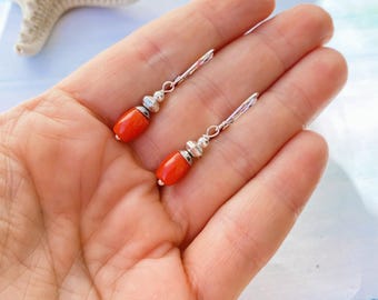 Pendientes colgantes de plata de ley y coral naranja