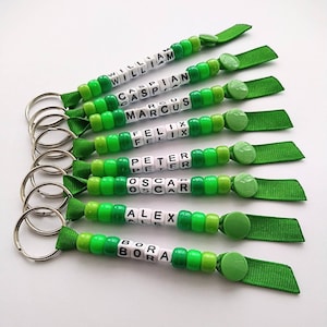 Personalised Green Keychain, Book Bag name tag, Lunch Bag Name Label, Bag charm, Beaded Keyring, Handmade Keychain, Gift idea, Luggage tag