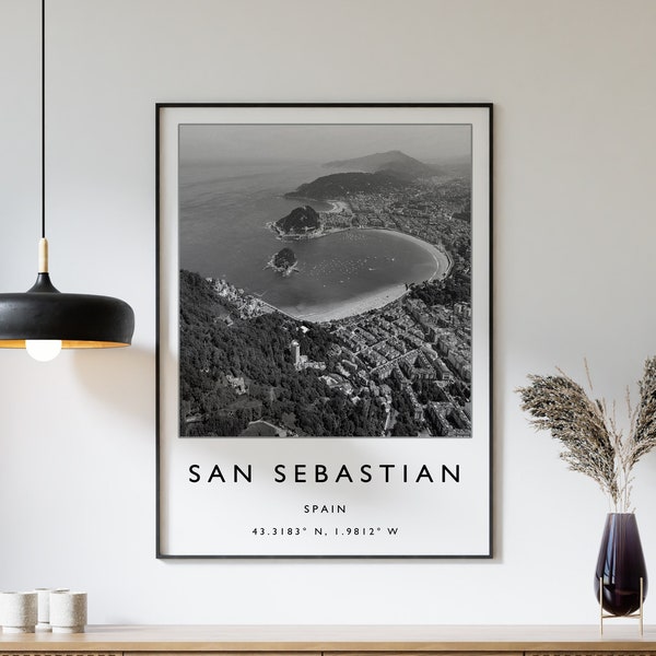 San Sebastian Poster, San Sebastian Travel Print, Spain Travel Poster, Travel Decor, Minimalist Travel, Black and White Poster, A1/A2/A3/A4