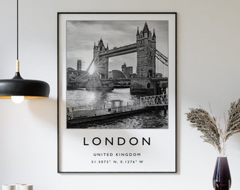 London Travel Print, London Travel Poster, English City Travel Print, Travel Art, Travel Poster, Black and White, Gift, A2/A3/A4