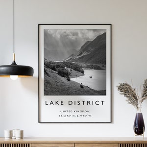 Stampa di viaggio del Lake District, poster di viaggio del Lake District in Inghilterra, stampa di viaggio nel Regno Unito, arte di viaggio, poster di viaggio, bianco e nero, regalo, formato A2/A3/A4