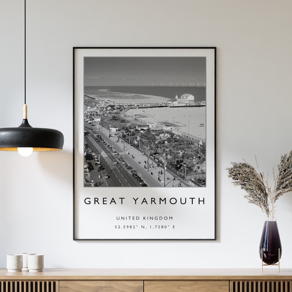 Great Yarmouth Travel Print, Great Yarmouth England Travel Poster, Seaside Travel Print, Travel Art, Travel Poster, Gift, A2/A3/A4