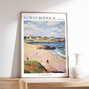 以下が含まれることがあります： 海岸の町並み、ビーチ、波を描いたカラフルな絵画が特徴のヴィンテージな旅行ポスター。ポスターのタイトルは「ノース・バーウィック、スコットランド」で、「ザ・トラベル・コレクション」の文字も含まれています。