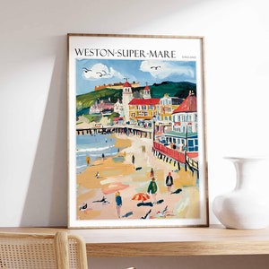 Puede incluir: Un cartel de viaje vintage con una ilustración colorida de Weston-super-Mare, Inglaterra. El cartel representa una ciudad costera con un muelle, una playa y edificios en tonos amarillos, rojos y azules.