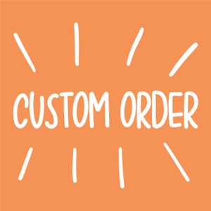 Puede incluir: Fondo naranja con texto blanco que dice "CUSTOM ORDER" con líneas blancas que irradian desde el texto.