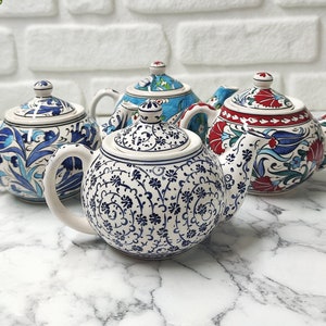 Tetera de cerámica turca hecha a mano con diseño floral / Tetera de diseño único / Regalo perfecto para los amantes del té