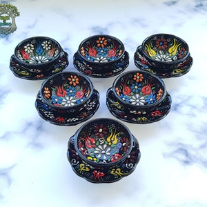 Ensemble de 6 petites assiettes et bols faits main en céramique pour tapas colorés