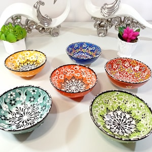 6 pcs Unique Embossed Handpainted Large Ceramic Bowls Set Dinner Salad Soup Fruit Pottery Decorative Gift for New Home Buyer Housewarming