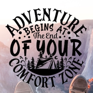 Abenteuer beginnt am Ende Ihrer Komfortzone, Abenteuer SVG, Camping Svg, Berg Svg, Camping Leben Svg, Reise Camper Clipart, Druckdatei