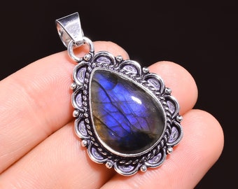 CaratYogi Oval Shape Labradorite Pendant Sterling Silver Handmade Pendant Charms Vintage Style Necklaces CaratYogi Oval Shape Labradorite Pendant Sterling Silver Handmade Pendant Charms Vintage Style Necklaces