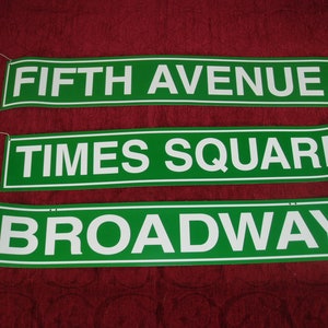 3 signes de carte New York. Signes de fête.