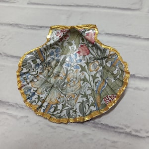 Jakobsmuschel Shell Trinket Dish. Verzierte Jakobsmuschel. Schmuckstück Teller. Ein schönes Geschenk. Geburtstagsgeschenk. Muttertagsgeschenk.