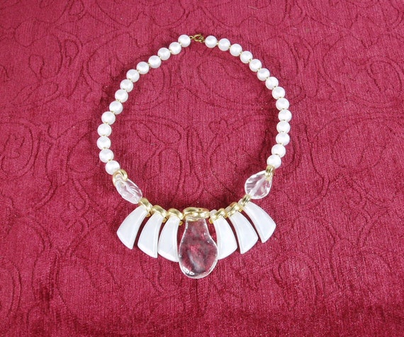 Costume Jewellery. White Necklace. Etsy Canada