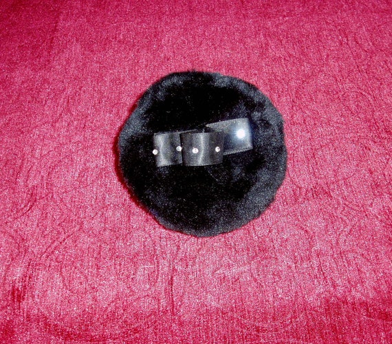 6 Powder Puffs. Black Powder Puffs. Gem