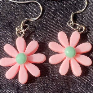RETRO FLOWER EARRINGS,flower earrings hook,flower earrings boho,flower earrings dangle,flower earrings drop,flower earrings pink,flower pink