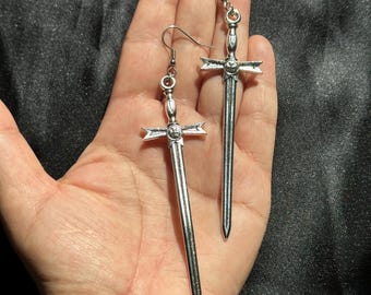 GROTE ZWAARDOORBELLEN, zwaardoorbellen bengelen, zwaardoorbellen zilver, lange zwaardoorbellen, coole zwaardoorbellen, zwaardoorbellen, gothic-zwaardoorbellen