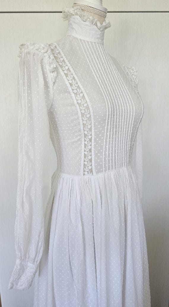 Vintage wedding dress. Romantic cottagecore bridal