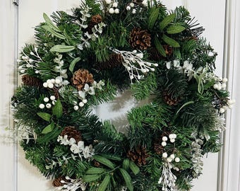 Dennenkerstkrans eucalyptusbessen voor voordeur