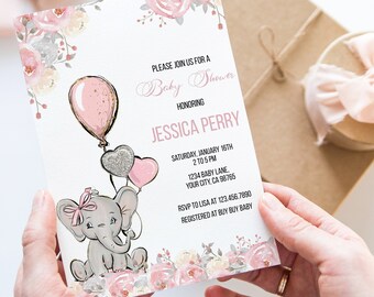 Puede incluir: Una invitación de baby shower rosa y gris con un lindo elefante sosteniendo globos. La invitación dice "Por favor, únase a nosotros para una Baby Shower en honor a Jessica Perry" e incluye la fecha, la hora y la ubicación del evento.