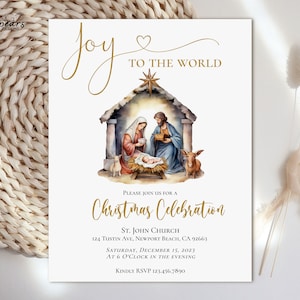 Puede incluir: Una invitación de Navidad blanca con letras doradas. La invitación presenta una ilustración de acuarela de la escena de la Natividad con el texto "Joy to the World". La invitación incluye los detalles de una celebración navideña en la Iglesia de San Juan el 15 de diciembre de 2023 a las 6:00 PM. El número de RSVP es 123.456.7890.