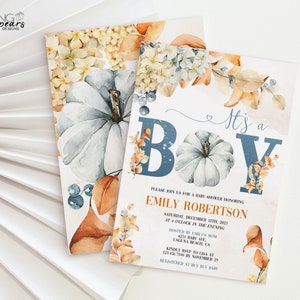 K&ouml;nnte beinhalten: Eine Babyparty-Einladung mit einem Aquarelldesign mit K&uuml;rbissen, Bl&auml;ttern und Beeren. Die Einladung ist f&uuml;r Emily Robertson und lautet "Es ist ein Junge" in blauen Buchstaben.