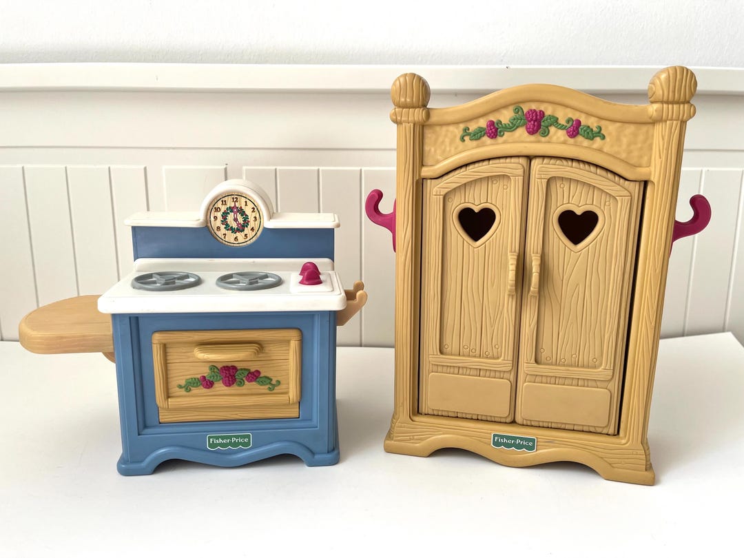Vintage 1998 Fisher Price Briarberry Bear Stove & Wardrobe