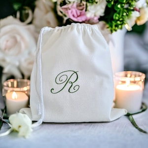 Bolsa de zapatos de boda con iniciales del novio bordadas a medida/Propuesta de dama de honor/Regalo de cumpleaños número 21 para ella/Regalo de noviazgo personalizado por un año