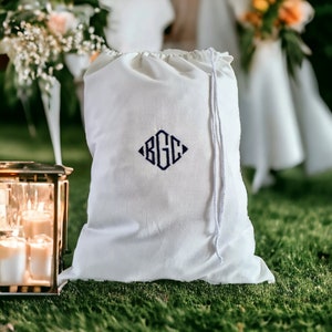 Borsa con coulisse in lino ricamata con monogramma personalizzato/Carta regalo di lusso Regalo di nozze personalizzato per genitori/Proposta di matrimonio per damigelle d'onore/Borsa porta soldi per la sposa