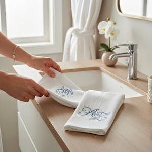 1 Stück monogrammierte, weiße, stonewashed Leinen-Hand- und Gesichtstücher: Individuell bestickt, personalisiertes Geschenk