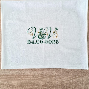 Chemin de table et serviettes personnalisés brodés sur mesure/ Dîner de répétition/ Écharpe de commode en lin pierre Cadeaux de jeunes mariés/ Décoration d&#39;hébergement des fêtes