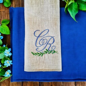 Set Weiche Leinenservietten Familie Initialen individuell gestickte Geschenke für Sie / Personalisierte frisch vermählte Geschenke / Forestcore Outdoor-Dekoration