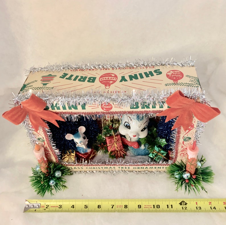 Kitsch Christmas Shadow Box, Vintage Christmas Diorama, Vintage Shadowbox, Retro Shadow box, Vintage Christmas Diorama, Mouse Figurine image 8