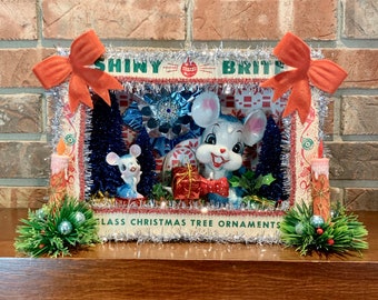 Vintage Christmas Mouse Diorama: Kitsch Holiday Shadow Box