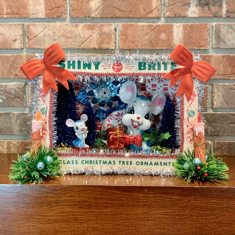 Kitsch Christmas Shadow Box, Vintage Christmas Diorama, Vintage Shadowbox, Retro Shadow box, Vintage Christmas Diorama, Mouse Figurine image 1