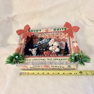 Kitsch Christmas Shadow Box, Vintage Christmas Diorama, Vintage Shadowbox, Retro Shadow box, Vintage Christmas Diorama, Mouse Figurine image 9