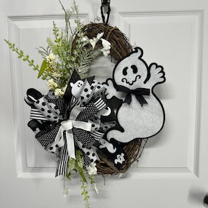 Ghost Halloween Wreath with Black and White Ribbon, Spooky Front Door Decor, Fall Grapevine Wreath, Ghostly Haunted House Decor