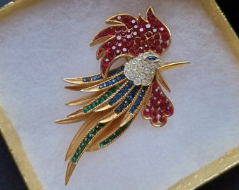 Broche Trifari "Colección Firebirds" tono dorado pedrería vintage 1960s