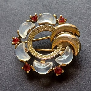 Broche Trifari Clair de Lune Alfred Philippe Vintage années 50 demi lune strass pierre de lune