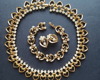 Trifari set "Queen of Hearts" necklace bracelet earrings gold tone rhinestone hearts Alfred Philippe vintage 1940s