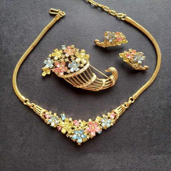 Set Trifari gold tone necklace earrings cornucopia brooch "Fragonard" vintage rhinestones 1950s