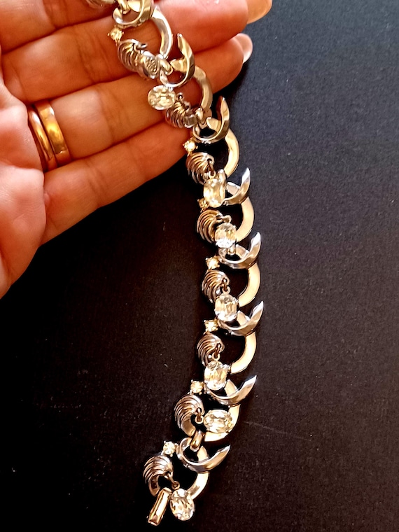 Bracciale Trifari silvertone con ovali pendenti chiari vintage anni '60