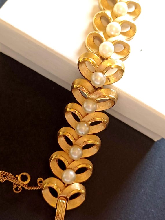Bracciale Trifari goldtone fiocchi e perle vintage anni '60 View 5